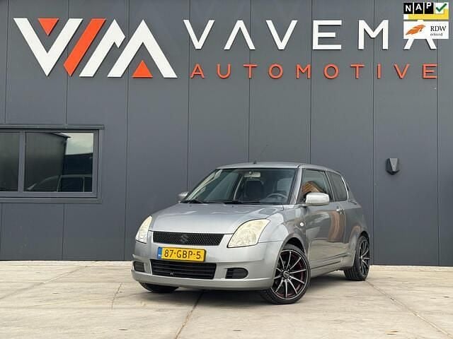 Grijs Gebruikt 2005 Suzuki Swift Hatchback | € 1.450 (Goede deal) - Afbeelding 1/4