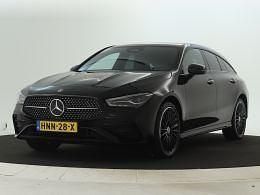Donker nachtzwart Gebruikt 2024 Mercedes 250 AMG Stationwagen | € 40.945 (Eerlijke prijs) - Afbeelding 1/3