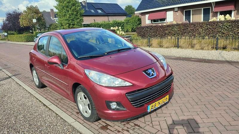 Rood Gebruikt 2010 Peugeot 207 Sedan | € 2.000 (Super prijs) - Afbeelding 1/4