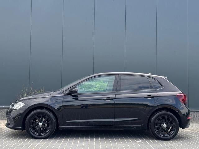 Zwart Gebruikt 2023 VW Polo Life Hatchback | € 21.795 (Goede deal) - Afbeelding 1/3