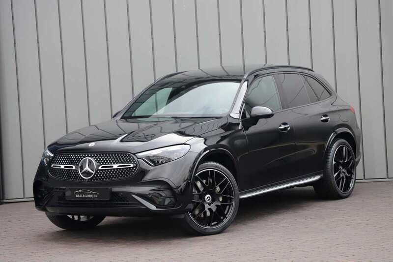 Zwart, metallic lak Gebruikt 2023 Mercedes GLC300 AMG SUV | € 75.000 (Duur) - Afbeelding 1/4
