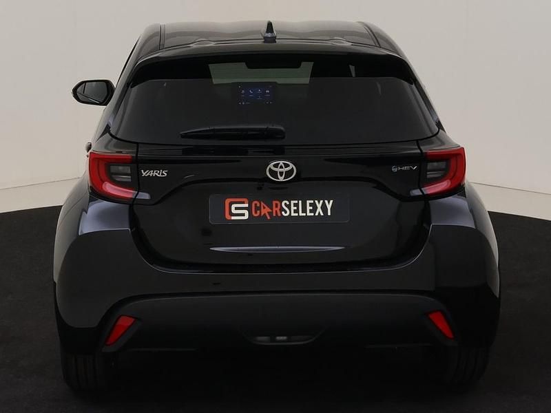 Nieuw Toyota Yaris Hybrid 92 PK (67 kW) 2025 Zwart Hatchback