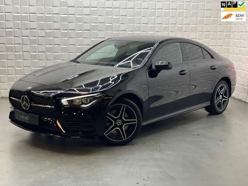 Zwart Gebruikt 2020 Mercedes CLA250e Business Sedan | € 31.749 - Afbeelding 1/4