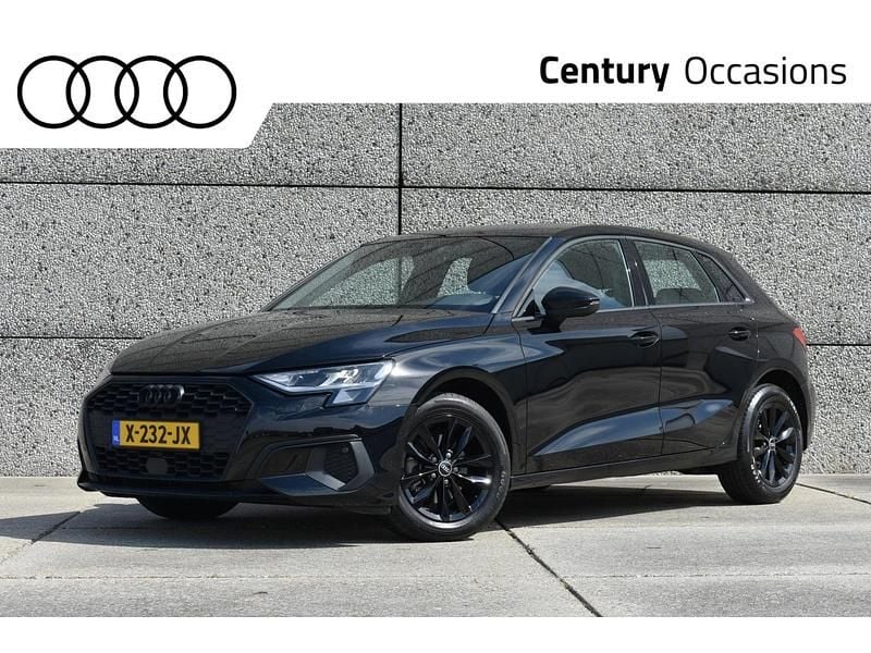 Zwart Gebruikt 2023 Audi A3 Sportback Proline Hatchback | € 26.900 (Goede deal) - Afbeelding 1/4