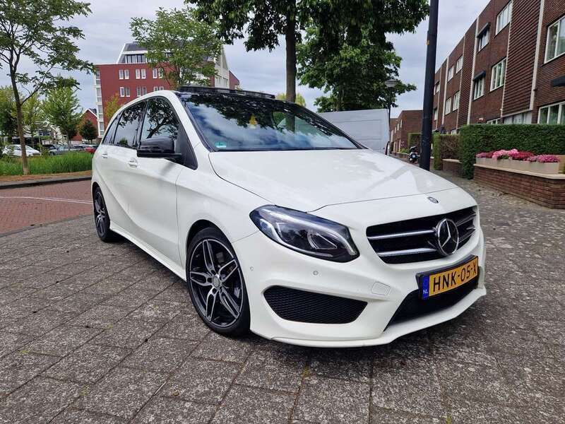 Wit Gebruikt 2016 Mercedes B250 AMG line MPV | € 17.999 (Eerlijke prijs) - Afbeelding 1/4
