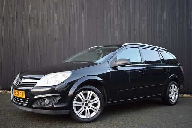 Zwart Gebruikt 2009 Opel Astra Cosmo Stationwagen | € 1.950 (Goede deal) - Afbeelding 1/4