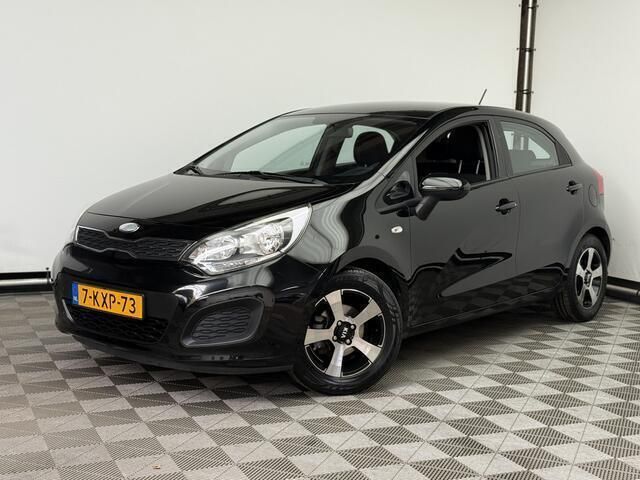 Zwart Gebruikt 2013 Kia Rio Comfort Hatchback | € 5.975 (Eerlijke prijs) - Afbeelding 1/4