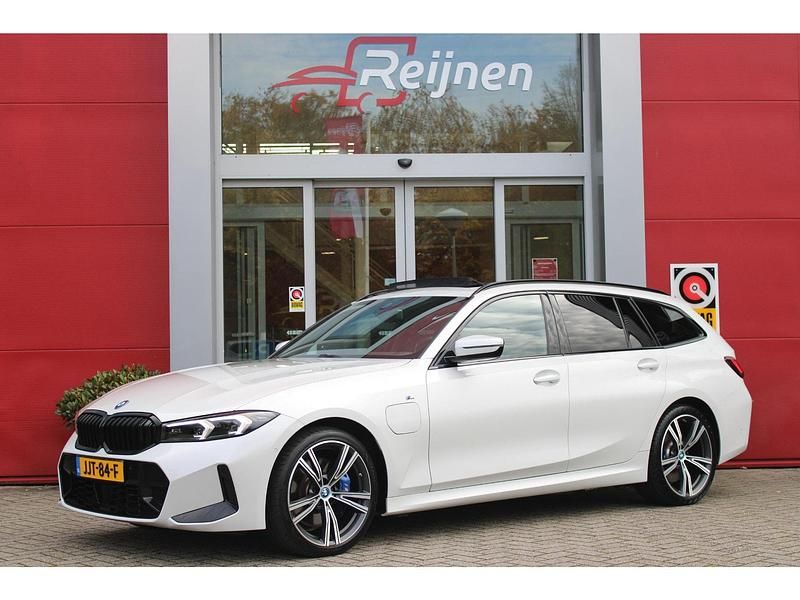 Wit Occasion 2023 BMW 330 M Sport Stationwagen | € 41.845 (Eerlijke prijs) - Afbeelding 1/4