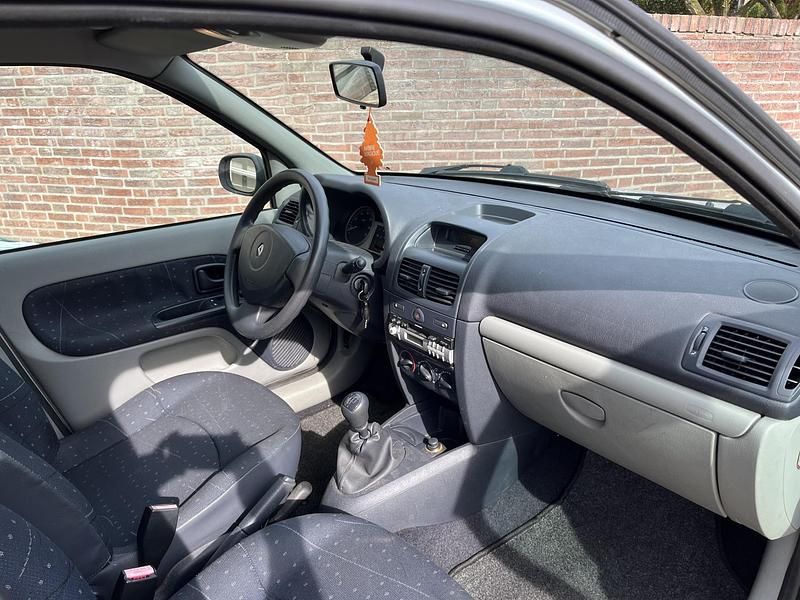 Occasion Renault Clio II Expression+ 75 PK (55 kW) 2003 Grijs Hatchback