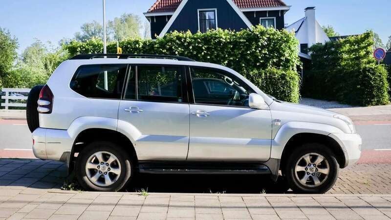 Grijs Gebruikt 2005 Toyota Land Cruiser Executive SUV | € 11.260 (Super prijs) - Afbeelding 1/4