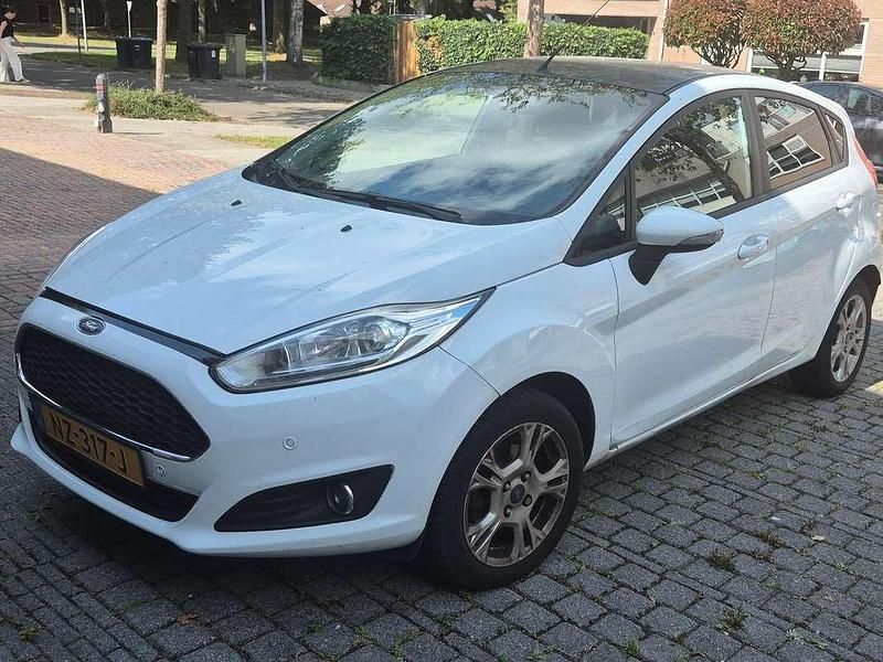 Wit Gebruikt 2017 Ford Fiesta Style Hatchback | € 5.950 (Eerlijke prijs) - Afbeelding 1/4