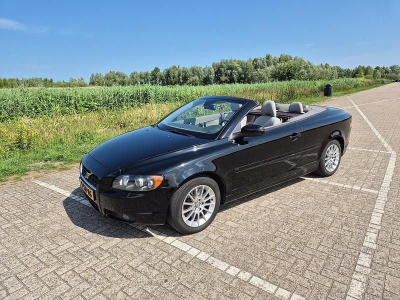 Zwart (metallic) Gebruikt 2008 Volvo C70 Kinetic Cabriolet | € 10.195 (Eerlijke prijs) - Afbeelding 1/4