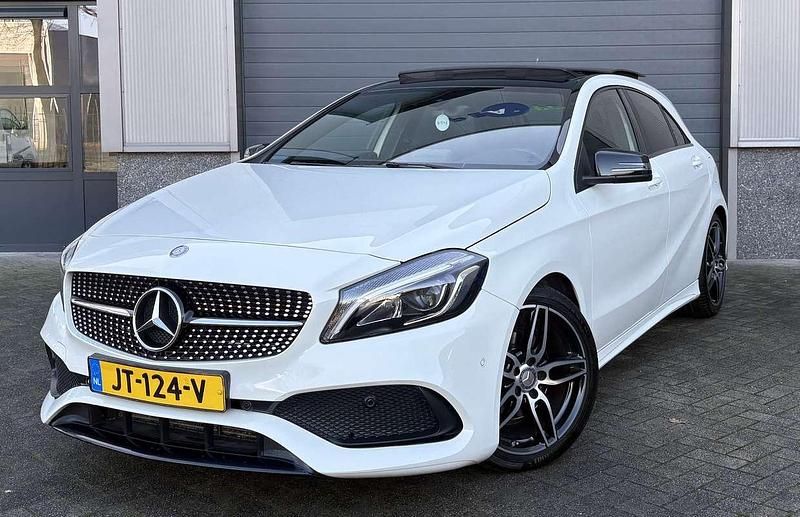 Wit Occasion 2016 Mercedes A180 AMG line Sedan | € 17.950 (Duur) - Afbeelding 1/4
