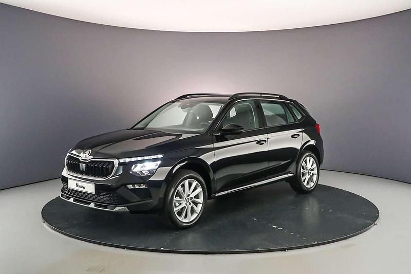 Zwart Nieuw 2025 Skoda Kamiq Selection SUV | € 37.365 (Iets duurder) - Afbeelding 1/4