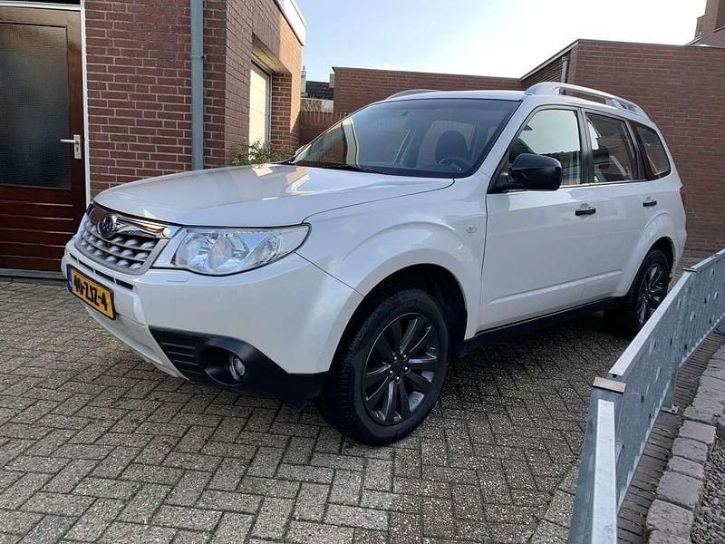 Wit Occasion 2012 Subaru Forester SUV | € 11.250 (Eerlijke prijs) - Afbeelding 1/4