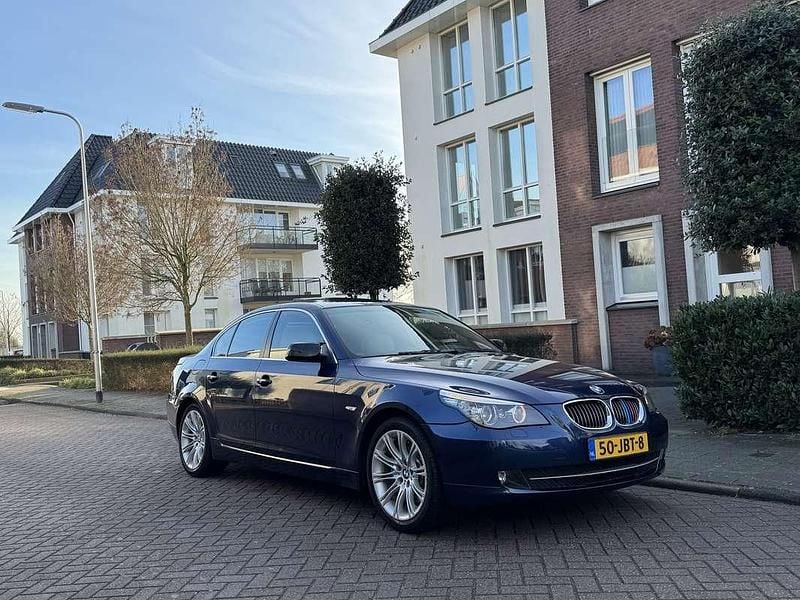 Blauw Occasion 2009 BMW 530 Sedan | € 7.950 (Eerlijke prijs) - Afbeelding 1/4
