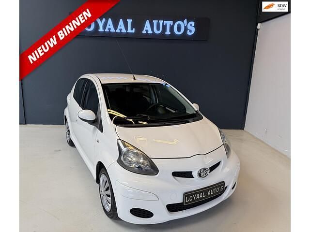 Wit Gebruikt 2012 Toyota Aygo Hatchback | € 5.500 (Eerlijke prijs) - Afbeelding 1/4
