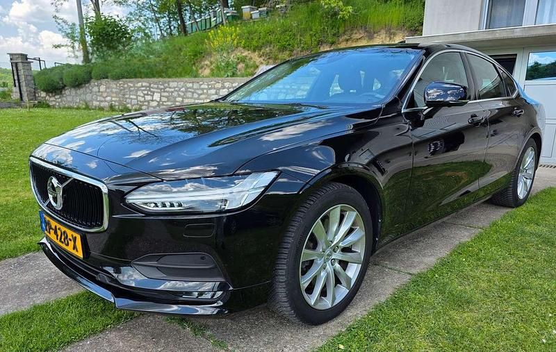 Zwart Occasion 2018 Volvo S90 Momentum Sedan | € 23.950 (Iets duurder) - Afbeelding 1/4