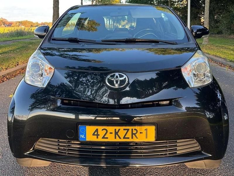 Zwart Gebruikt 2010 Toyota iQ Hatchback | € 4.250 (Eerlijke prijs) - Afbeelding 1/4