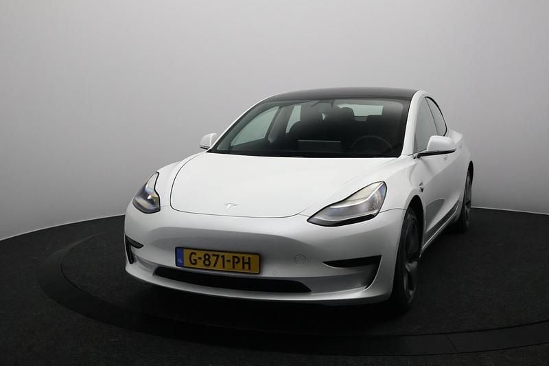 Wit Occasion 2019 Tesla Model 3 Standard Range Sedan | € 24.845 (Eerlijke prijs) - Afbeelding 1/4