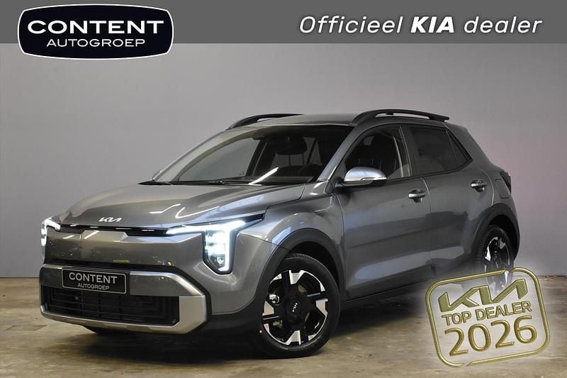 Nieuw Kia Stonic 116 PK (85 kW) 2026 Astro gray (rood metallic) SUV
