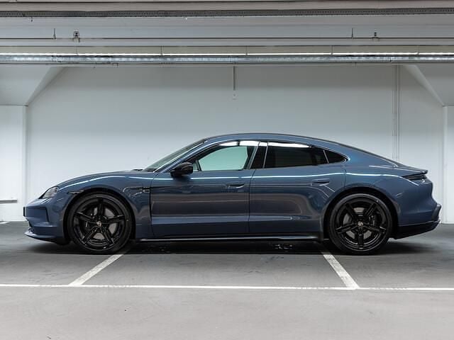 Nieuw Porsche Taycan Black Edition 2025 Blauw Sedan