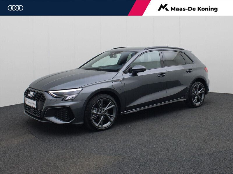Grijs, metallic lak Gebruikt 2024 Audi A3 Sportback e-tron S-Line Sedan | € 38.880 (Eerlijke prijs) - Afbeelding 1/4