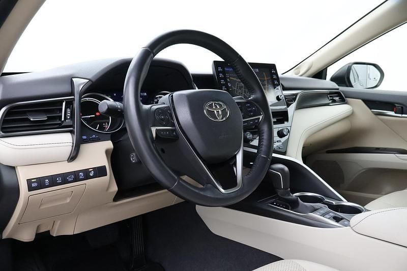 Occasion Toyota Camry Premium 218 PK (160 kW) 2023 Zwart (metallic) Sedan