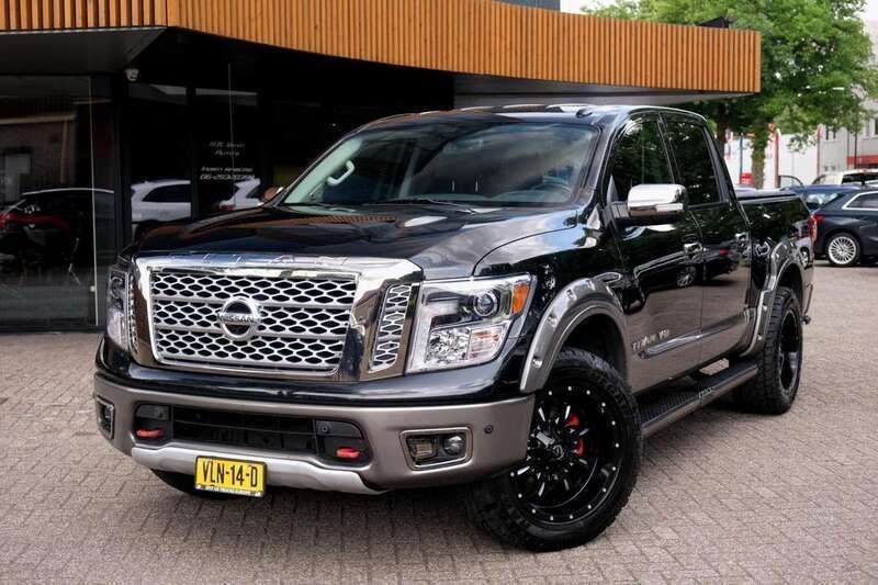 Zwart Gebruikt 2018 Nissan Titan Platinum Pickup | € 33.950 - Afbeelding 1/4