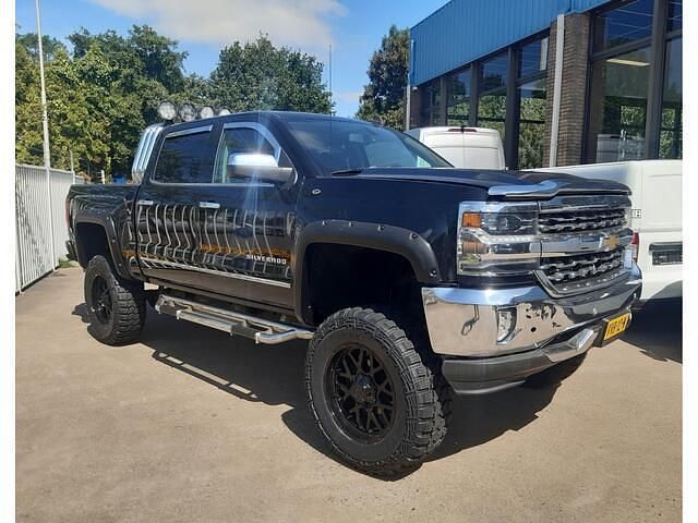 Zwart Gebruikt 2016 Chevrolet Silverado LTZ Van | € 44.500 - Afbeelding 1/4