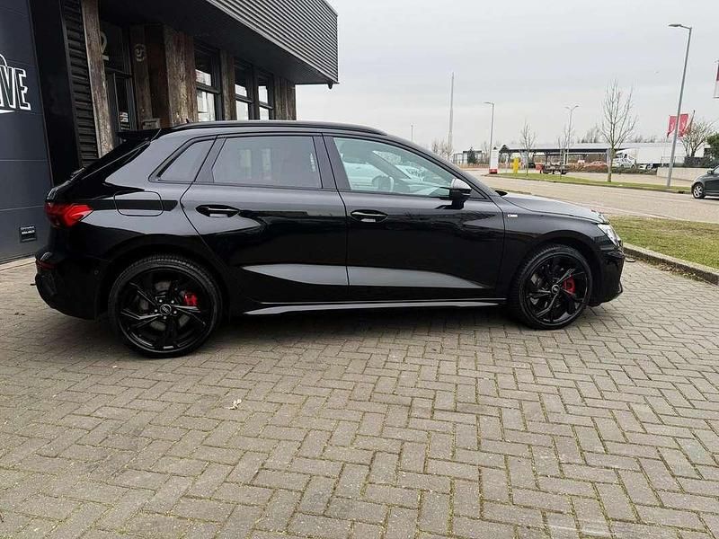 Occasion Audi A3 Sportback e-tron Competition 150 PK (110 kW) 2022 Zwart (metallic) Hatchback