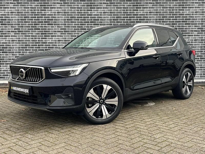 Grijs Occasion 2023 Volvo XC40 Ultimate SUV | € 38.894 - Afbeelding 1/4