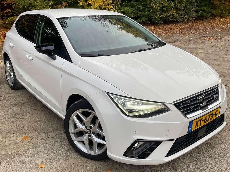 Wit Gebruikt 2019 Seat Ibiza FR Hatchback | € 10.500 (Iets duurder) - Afbeelding 1/4