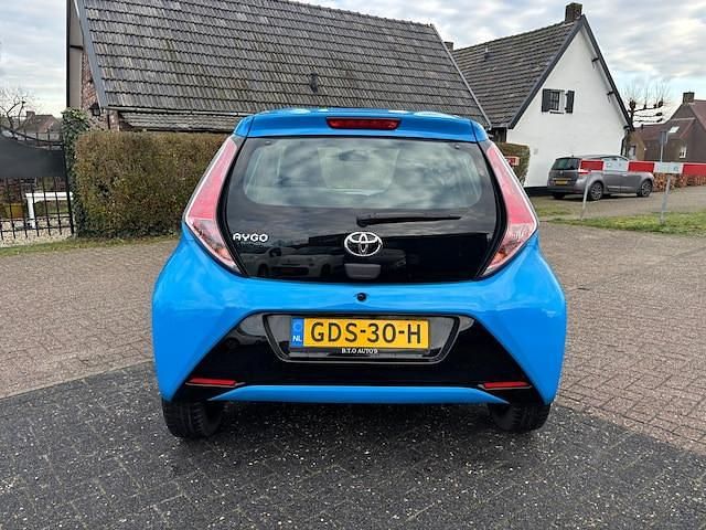 Occasion Toyota Aygo X-cite 69 PK (50 kW) 2017 Blauw Hatchback