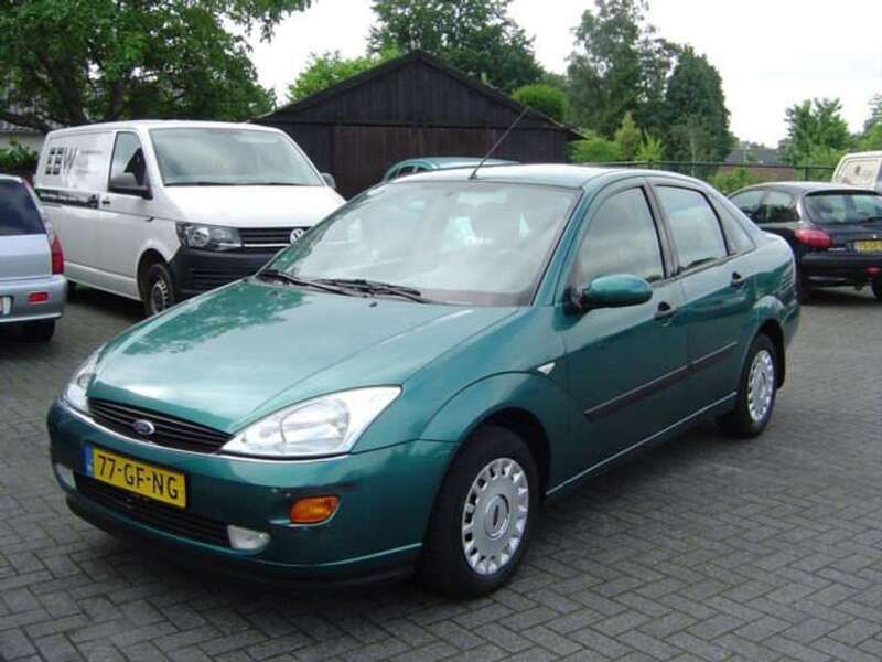 Groen Gebruikt 2000 Ford Focus Ghia Sedan | € 1.750 (Eerlijke prijs) - Afbeelding 1/4