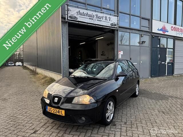 Zwart (metallic) Occasion 2007 Seat Ibiza Reference Hatchback | € 1.799 (Eerlijke prijs) - Afbeelding 1/4