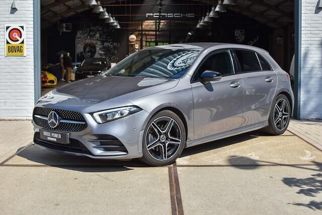 Grijs, metallic lak Gebruikt 2022 Mercedes A180 Business Hatchback | € 23.800 (Super prijs) - Afbeelding 1/4