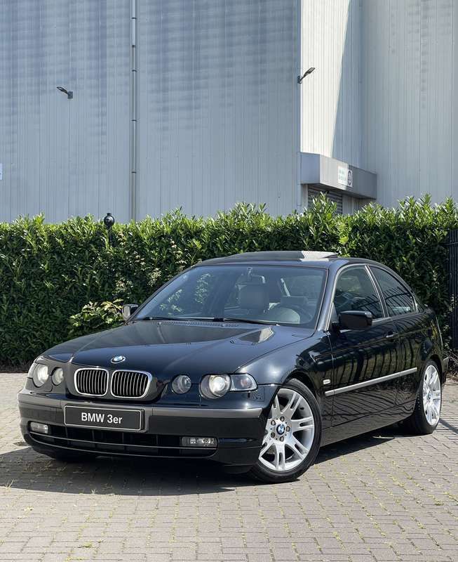 Zwart Gebruikt 2001 BMW 325 Executive Hatchback | € 7.500 (Iets duurder) - Afbeelding 1/4