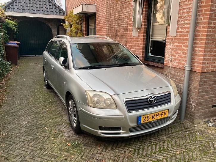 Gebruikt 2005 Toyota Avensis Luna | € 1.800 (Eerlijke prijs) - Afbeelding 1/4
