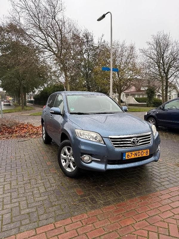 Blauw Gebruikt 2010 Toyota RAV4 SUV | € 12.750 (Eerlijke prijs) - Afbeelding 1/4