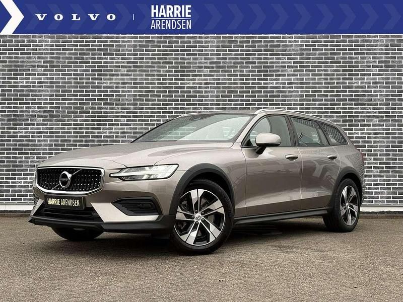 Grijs, metallic lak Gebruikt 2018 Volvo V60 CC Pro Stationwagen | € 33.899 (Eerlijke prijs) - Afbeelding 1/4