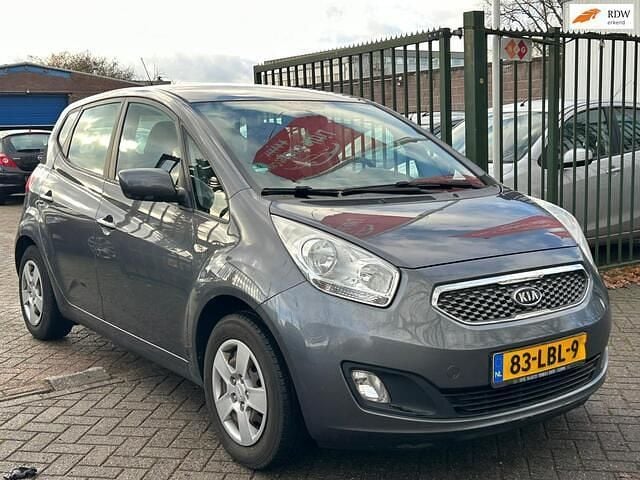 Grijs Occasion 2010 Kia Venga Hatchback | € 3.999 (Eerlijke prijs) - Afbeelding 1/4