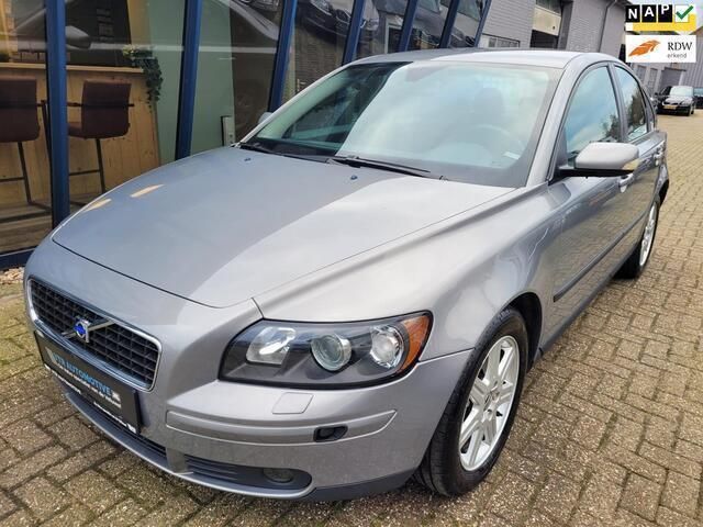 Grijs Gebruikt 2004 Volvo S40 Kinetic Sedan | € 7.445 (Duur) - Afbeelding 1/4