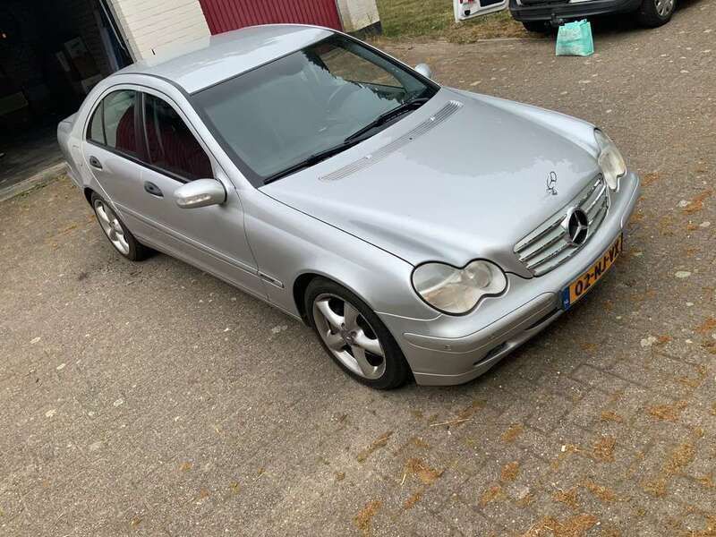 Zilver Gebruikt 2003 Mercedes C180 Elegance Sedan | € 3.750 (Eerlijke prijs) - Afbeelding 1/4