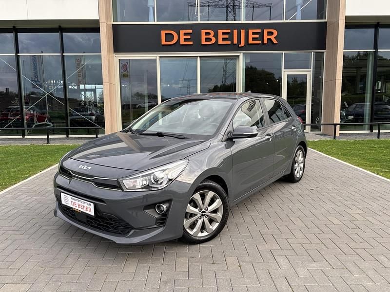 Grijs Gebruikt 2022 Kia Rio Hatchback | € 16.545 (Eerlijke prijs) - Afbeelding 1/4
