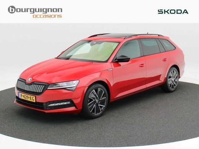 Rood Gebruikt 2022 Skoda Superb Business Line Stationwagen | € 33.850 (Iets duurder) - Afbeelding 1/4