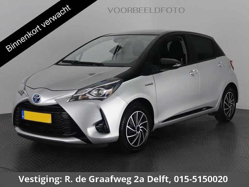 Grijs Occasion 2017 Toyota Yaris Hybrid Hatchback | € 12.700 (Goede deal) - Afbeelding 1/1