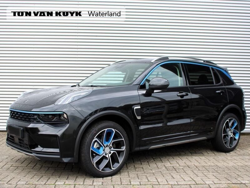 Zwart Gebruikt 2025 Lynk & Co 01 SUV | € 35.950 (Iets duurder) - Afbeelding 1/4