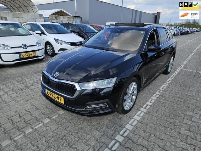 Zwart Gebruikt 2020 Skoda Octavia Business Line Stationwagen | € 11.999 (Goede deal) - Afbeelding 1/4