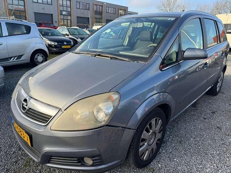 Grijs Occasion 2008 Opel Zafira Essentia MPV | € 999 (Super prijs) - Afbeelding 1/4
